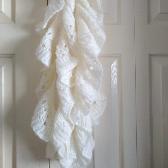 vintage y2k hand crochet ruffle infinity scarf NWOT - Picture 1 of 5